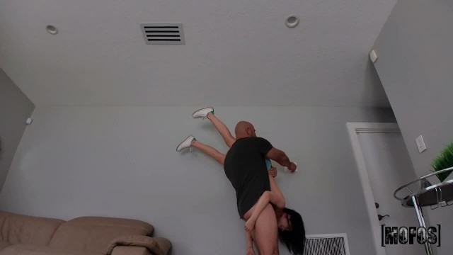 Внушительный жезл для миниатюрной суки